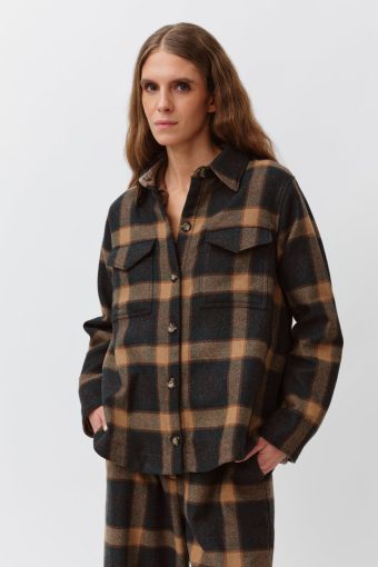 SOBRECAMISA SAHRA DE CUADROS VERDE Y CAMEL DE LANA DIEGA