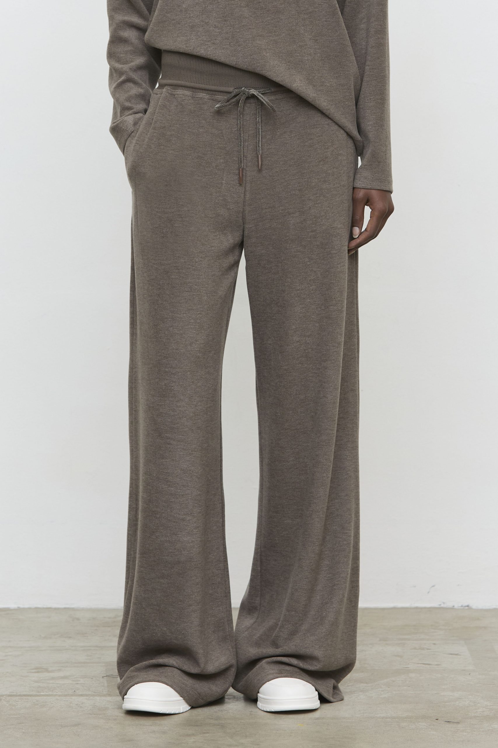 PANTALÓN MARRÓN PIERNA ANCHA ELEH