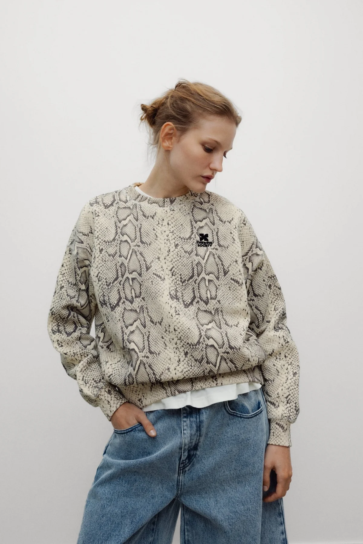 SUDADERA LOGO ESTAMPADO SERPIENTE THE NEW SOCIETY